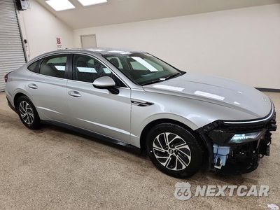 Czwarte zdjęcie samochodu z boku: 2026 HYUNDAI SONATA HYBRID BLUE VIN:KMHL24JJ7TA176429 - miniatura