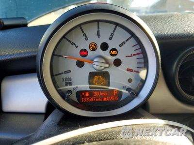 Zdjęcie 9 z 12 samochodu: 2009 MINI COOPER VIN:WMWMF335X9TW70558 - miniatura