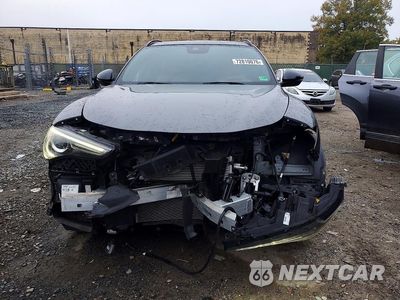 Piąte zdjęcie samochodu w środku: 2022 ALFA ROMEO STELVIO TI VIN:ZASPAKBN8N7D37862 - miniatura
