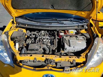Zdjęcie 11 z 13 samochodu: 2014 TOYOTA PRIUS C TWO VIN:JTDKDTB32E1078660 - miniatura