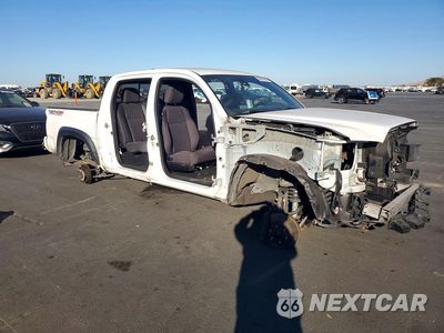 Czwarte zdjęcie samochodu z boku: 2018 TOYOTA TACOMA TRD OFF-ROAD VIN:3TMCZ5AN4JM180771 - miniatura