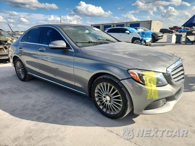 Czwarte zdjęcie samochodu z boku: 2015 MERCEDES-BENZ C 300 VIN:55SWF4JB4FU045323 - miniatura