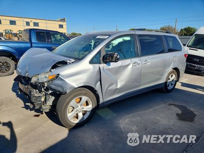 2015 TOYOTA SIENNA LE 5TDKK3DCXFS624399 - główne zdjęcie licytacji z USA - miniatura