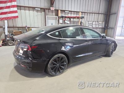 Trzecie zdjęcie samochodu z tyłu: 2018 TESLA MODEL 3 VIN:5YJ3E1EA2JF071211 - miniatura