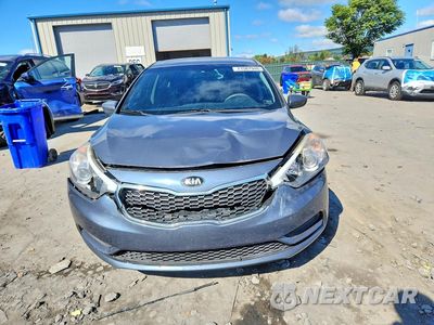 Piąte zdjęcie samochodu w środku: 2016 KIA FORTE LX VIN:KNAFK4A68G5613976 - miniatura