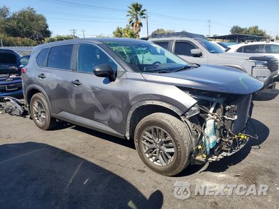 Czwarte zdjęcie samochodu z boku: 2021 NISSAN ROGUE S VIN:5N1AT3AA6MC784625 - miniatura