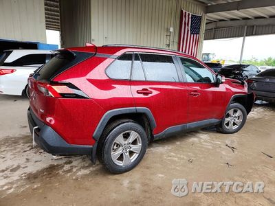 Trzecie zdjęcie samochodu z tyłu: 2024 TOYOTA RAV4 XLE VIN:2T3W1RFV1RW301187 - miniatura