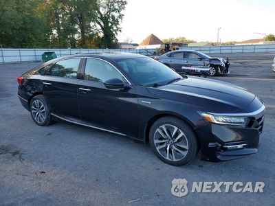 Czwarte zdjęcie samochodu z boku: 2018 HONDA ACCORD TOURING HYBRID VIN:1HGCV3F99JA008102 - miniatura