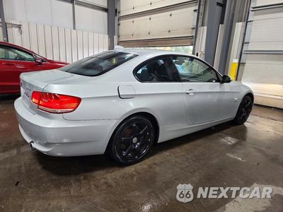 Trzecie zdjęcie samochodu z tyłu: 2009 BMW 335 XI VIN:WBAWC73589E068996 - miniatura