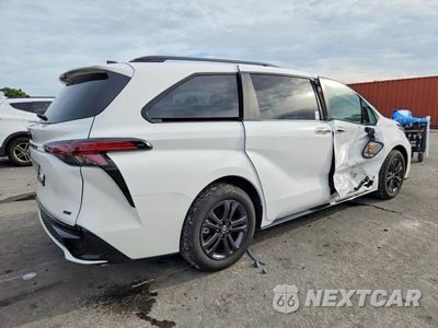 Trzecie zdjęcie samochodu z tyłu: 2026 TOYOTA SIENNA XSE VIN:5TDXSKFCXTS273552 - miniatura