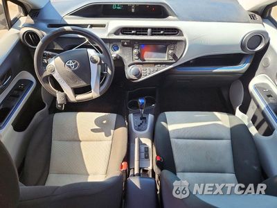 Zdjęcie 8 z 12 samochodu: 2012 TOYOTA PRIUS C THREE VIN:JTDKDTB33C1008016 - miniatura