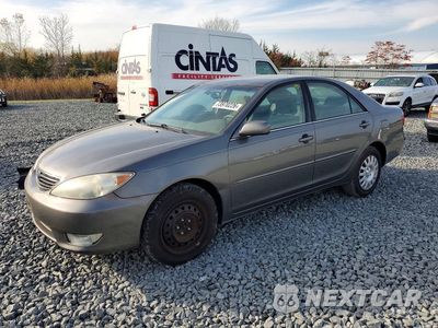 2005 TOYOTA CAMRY XLE 4T1BE30K55U626362 - główne zdjęcie licytacji z USA - miniatura