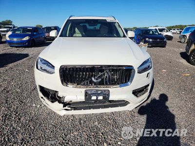 Piąte zdjęcie samochodu w środku: 2022 VOLVO XC90 T5 MOMENTUM VIN:YV4102PK7N1847619 - miniatura