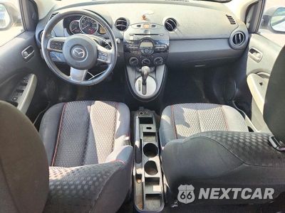 Zdjęcie 8 z 12 samochodu: 2013 MAZDA MAZDA2 VIN:JM1DE1LY3D0158140 - miniatura