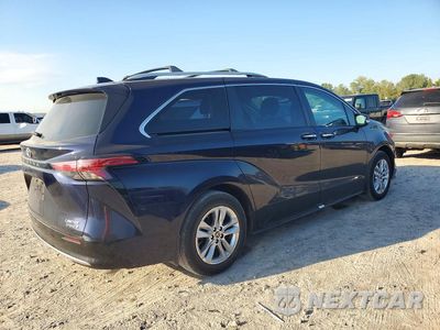 Trzecie zdjęcie samochodu z tyłu: 2024 TOYOTA SIENNA LIMITED 7-PASSENGER VIN:5TDZRKEC7RS205224 - miniatura