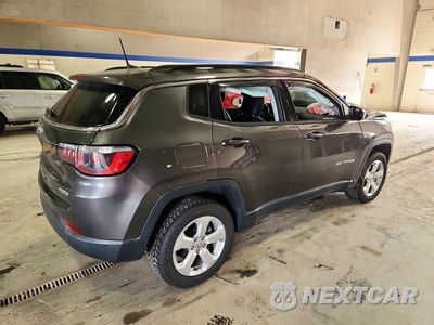 Trzecie zdjęcie samochodu z tyłu: 2019 JEEP COMPASS LATITUDE VIN:3C4NJDBB5KT849491 - miniatura