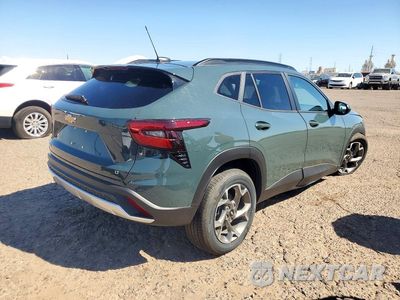 Trzecie zdjęcie samochodu z tyłu: 2026 CHEVROLET TRAX 1LT VIN:KL77LHEP8TC183836 - miniatura