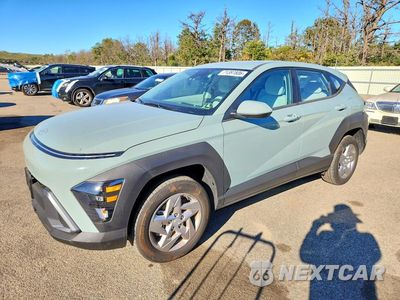 2025 HYUNDAI KONA SE KM8HACAB3SU327758 - główne zdjęcie licytacji z USA - miniatura