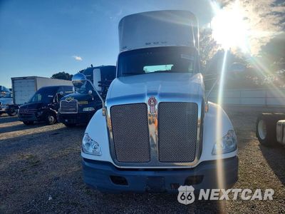 Piąte zdjęcie samochodu w środku: 2014 KENWORTH T680 SEMI TRUCK VIN:1XKYA48X3EJ403050 - miniatura