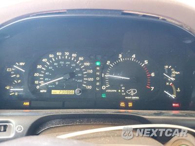 Zdjęcie 9 z 13 samochodu: 2002 LEXUS LX 470 VIN:JTJHT00W723515168 - miniatura