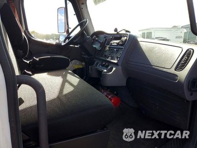 Zdjęcie 8 z 12 samochodu: 2017 FREIGHTLINER BUSINESS CLASS M2 BOX TRUCK VIN:3ALACWDT7HDJG7493 - miniatura