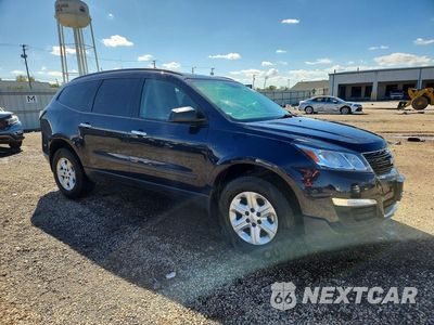 Czwarte zdjęcie samochodu z boku: 2017 CHEVROLET TRAVERSE LS VIN:1GNKRFED8HJ213899 - miniatura