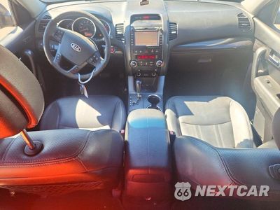 Zdjęcie 8 z 12 samochodu: 2013 KIA SORENTO EX VIN:5XYKU4A63DG331663 - miniatura