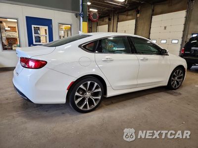 Trzecie zdjęcie samochodu z tyłu: 2015 CHRYSLER 200 C VIN:1C3CCCCB3FN501743 - miniatura