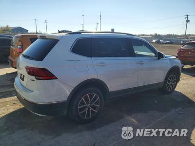 Trzecie zdjęcie samochodu z tyłu: 2020 VOLKSWAGEN TIGUAN SE VIN:3VV2B7AX8LM116606 - miniatura