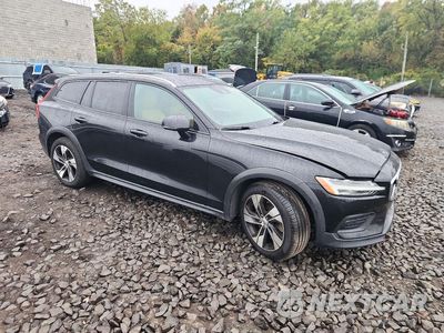 Czwarte zdjęcie samochodu z boku: 2020 VOLVO V60 CROSS COUNTRY T5 MOMENTUM VIN:YV4102WK4L1031272 - miniatura