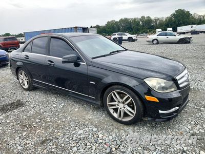 Czwarte zdjęcie samochodu z boku: 2012 MERCEDES-BENZ C 250 VIN:WDDGF4HB5CR215521 - miniatura