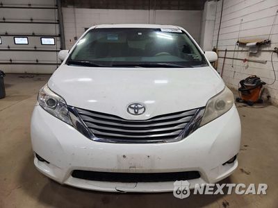 Piąte zdjęcie samochodu w środku: 2013 TOYOTA SIENNA XLE 8-PASSENGER VIN:5TDYK3DCXDS387484 - miniatura