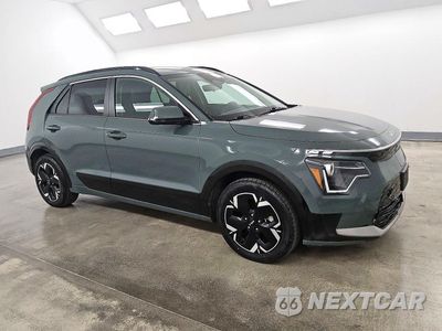 Czwarte zdjęcie samochodu z boku: 2023 KIA NIRO WIND VIN:KNDCR3L16P5022610 - miniatura