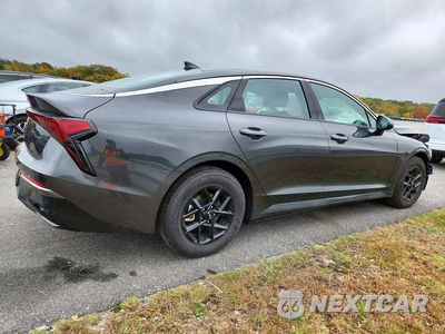 Trzecie zdjęcie samochodu z tyłu: 2026 KIA K5 LXS VIN:KNAG24J74T5472556 - miniatura