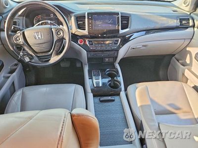 Zdjęcie 8 z 13 samochodu: 2016 HONDA PILOT TOURING VIN:5FNYF6H92GB068982 - miniatura