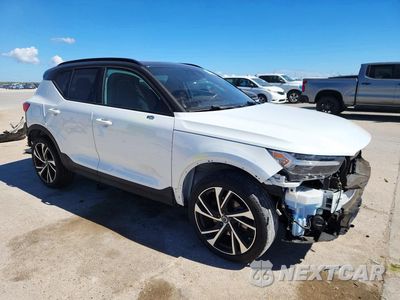 Czwarte zdjęcie samochodu z boku: 2021 VOLVO XC40 T5 R-DESIGN VIN:YV4162UM5M2462198 - miniatura