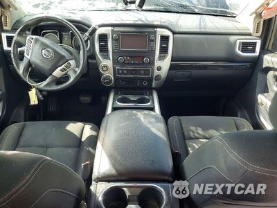 Zdjęcie 8 z 12 samochodu: 2018 NISSAN TITAN SV VIN:1N6AA1E55JN511538 - miniatura