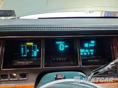 Zdjęcie 9 z 12 samochodu: 1994 LINCOLN TOWN CAR SIGNATURE VIN:1LNLM82W1RY647390 - miniatura