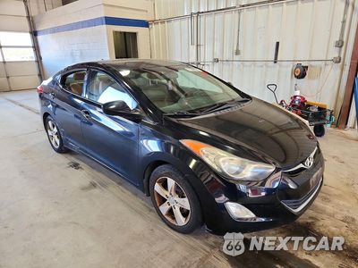 Czwarte zdjęcie samochodu z boku: 2013 HYUNDAI ELANTRA GLS VIN:KMHDH4AE7DU008263 - miniatura