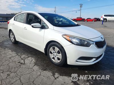 Czwarte zdjęcie samochodu z boku: 2016 KIA FORTE LX VIN:KNAFX4A6XG5519325 - miniatura
