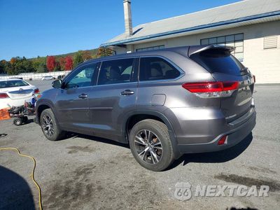 Drugie zdjęcie samochodu z przodu: 2018 TOYOTA HIGHLANDER LE VIN:5TDBZRFH8JS905150 - miniatura