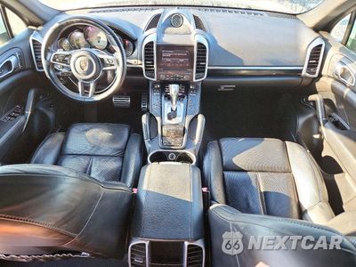 Zdjęcie 8 z 13 samochodu: 2017 PORSCHE CAYENNE SE HYBRID PLATINUM VIN:WP1AE2A27HLA75594 - miniatura