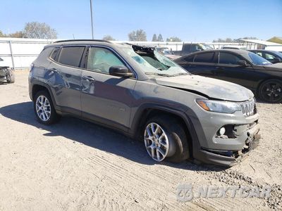 Czwarte zdjęcie samochodu z boku: 2023 JEEP COMPASS LATITUDE LUX VIN:3C4NJDFN3PT566356 - miniatura
