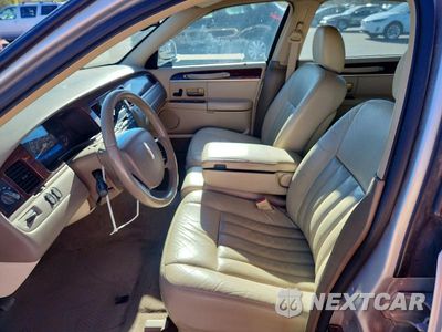 Zdjęcie 7 z 13 samochodu: 2005 LINCOLN TOWN CAR SIGNATURE VIN:1LNHM81W15Y624452 - miniatura