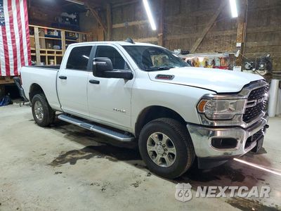 Czwarte zdjęcie samochodu z boku: 2024 RAM 2500 BIG HORN VIN:3C6UR5DJ6RG386589 - miniatura