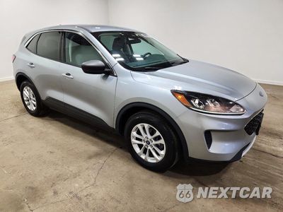 Czwarte zdjęcie samochodu z boku: 2022 FORD ESCAPE SE VIN:1FMCU9G67NUB17182 - miniatura