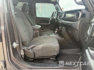Piąte zdjęcie samochodu w środku: 2019 JEEP WRANGLER UNLIMITED SPORT VIN:1C4HJXDN0KW624492 - miniatura