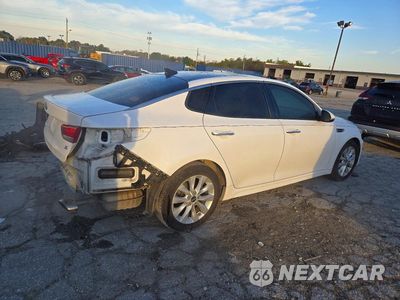 Trzecie zdjęcie samochodu z tyłu: 2018 KIA OPTIMA S VIN:5XXGT4L35JG247033 - miniatura