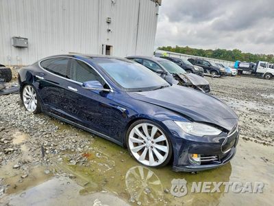 Czwarte zdjęcie samochodu z boku: 2013 TESLA MODEL S VIN:5YJSA1DP7DFP12788 - miniatura