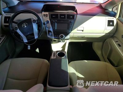 Zdjęcie 8 z 14 samochodu: 2012 TOYOTA PRIUS V TWO VIN:JTDZN3EU5C3041832 - miniatura